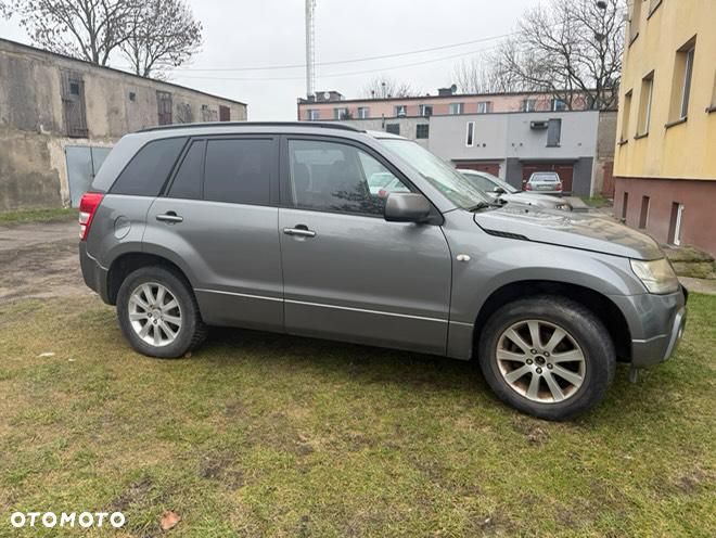 Suzuki Grand Vitara 2.0 - 7