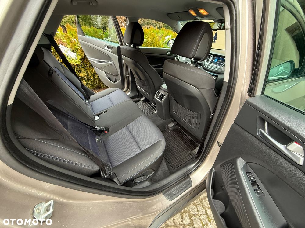 Hyundai Tucson 1.7 CRDI BlueDrive Style 2WD - 21