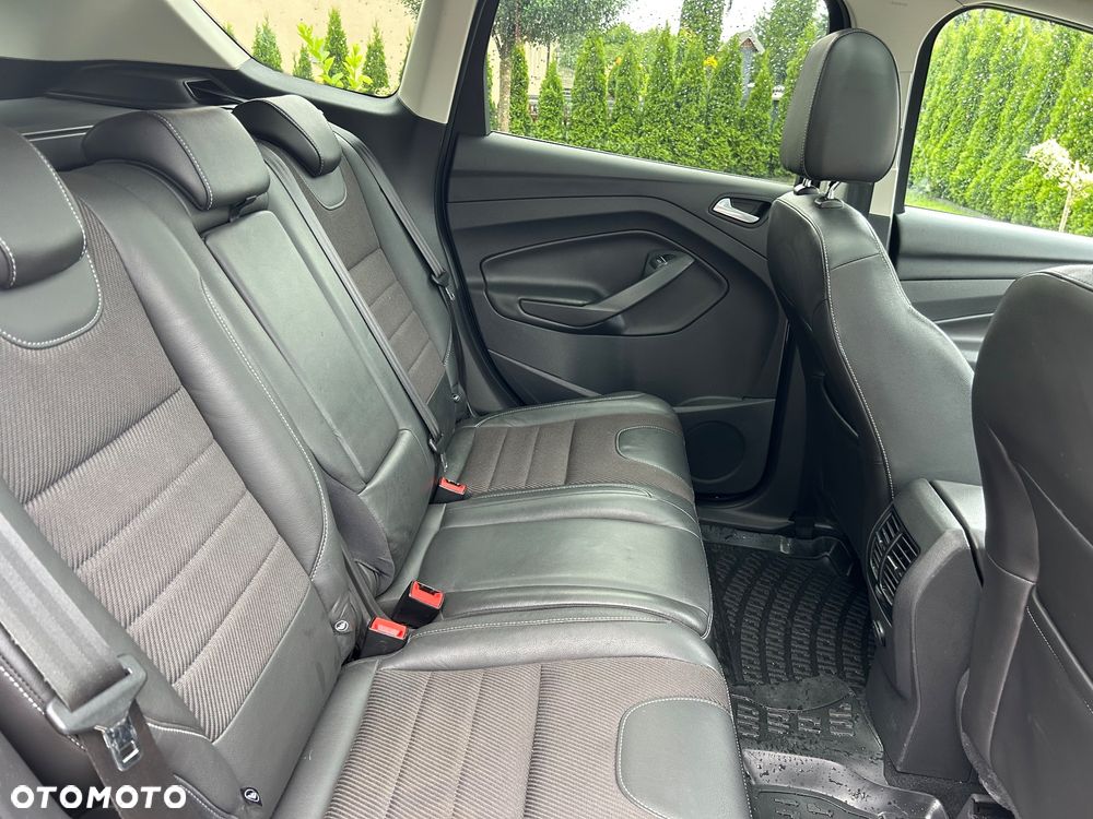 Ford Kuga 1.5 EcoBoost 2x4 Titanium - 38
