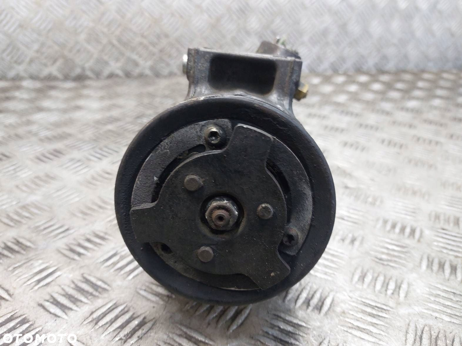 SPRĘŻARKA KOMPRESOR KLIMATYZACJI  VOLKSWAGEN GOLF VI 5N0820803C - 3