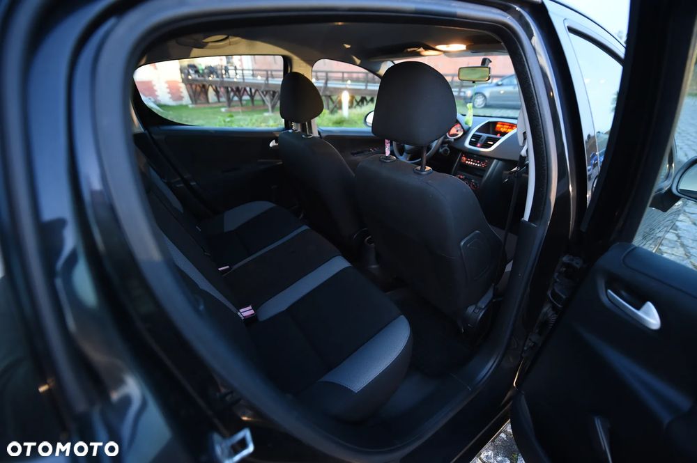 Peugeot 207 - 21