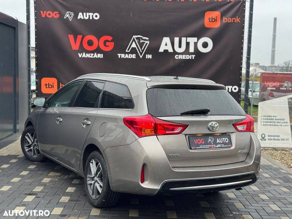 Toyota Auris 1.4 D-4D Touring Sports Comfort - 4
