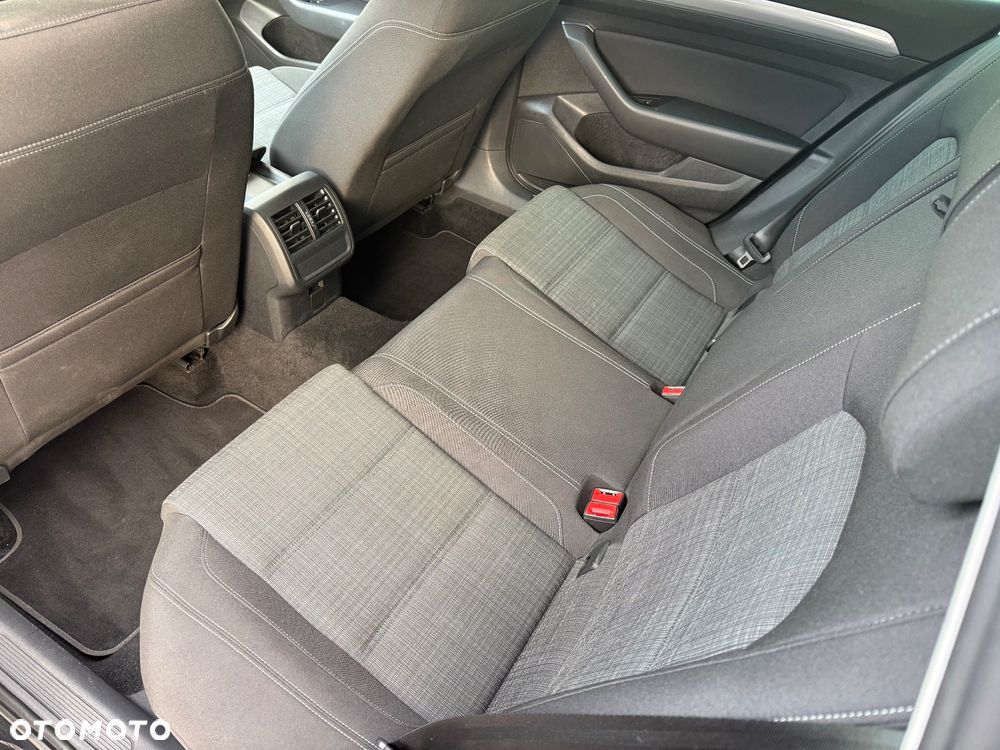 Volkswagen Passat 2.0 TDI EVO Business - 25