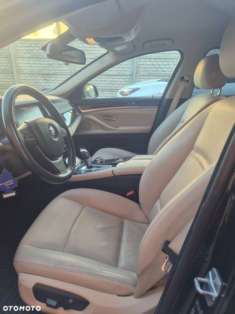BMW Seria 5 520d xDrive - 16