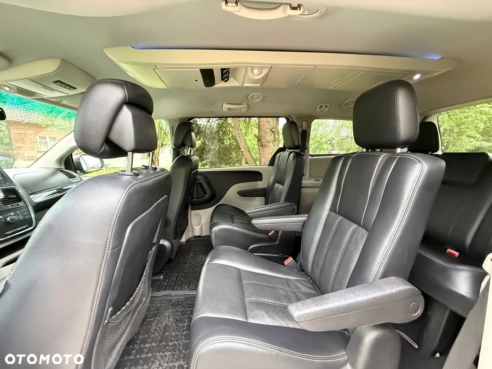 Chrysler Town & Country 3.6 Touring - 23