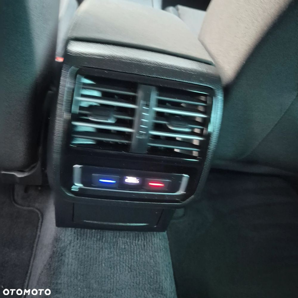Volkswagen Passat - 13