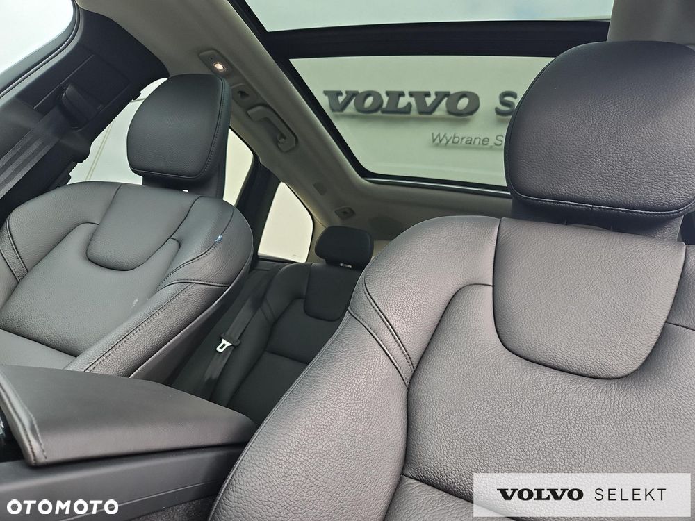 Volvo XC 60 T6 AWD Plug-in Hybrid Plus Dark - 28