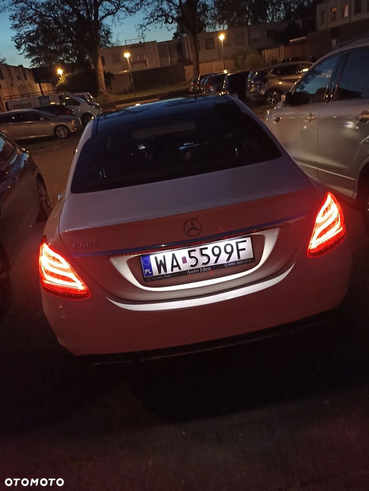 Mercedes-Benz Klasa C 300 7G-TRONIC - 23