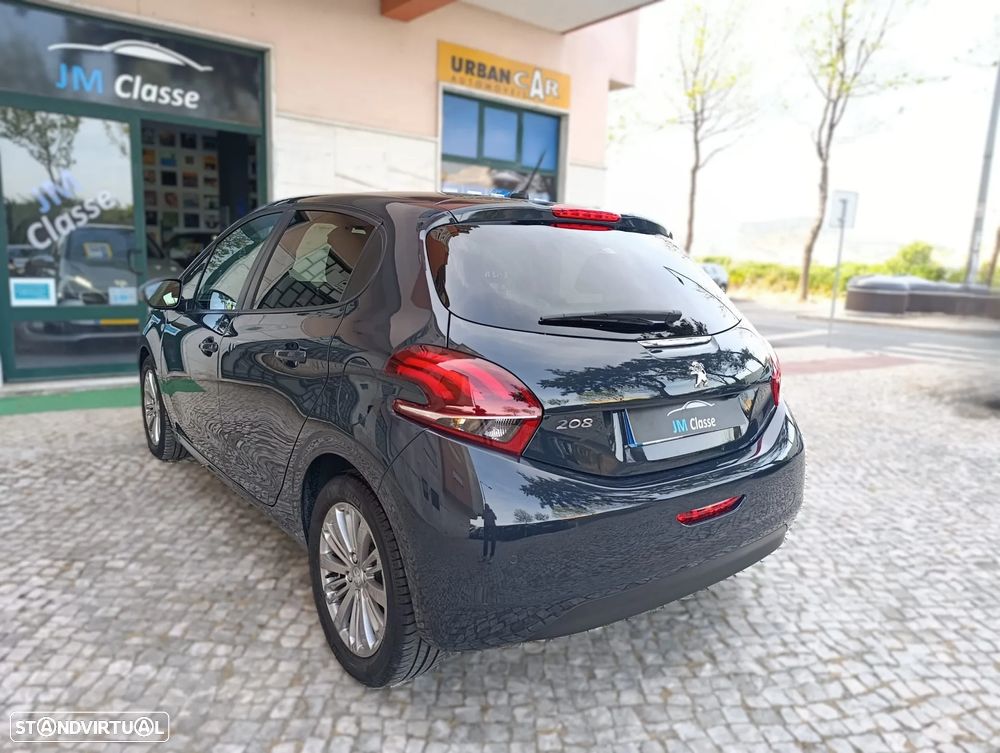 Peugeot 208 1.2 PureTech Signature EAT6 - 5