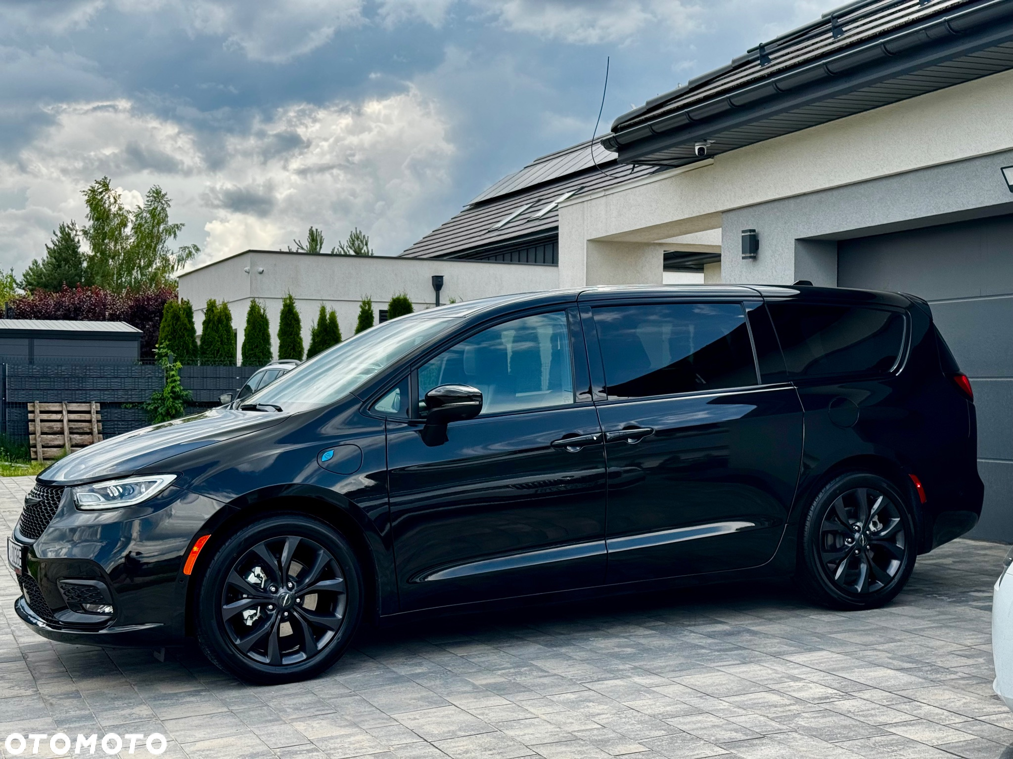 Chrysler Pacifica - 4