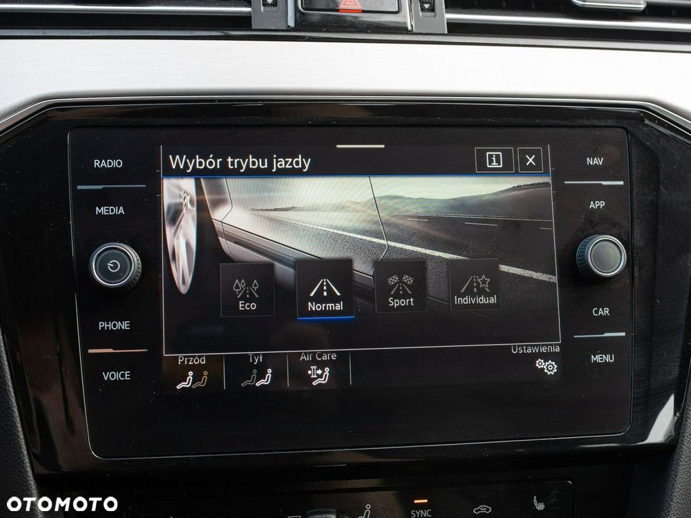Volkswagen Passat - 25