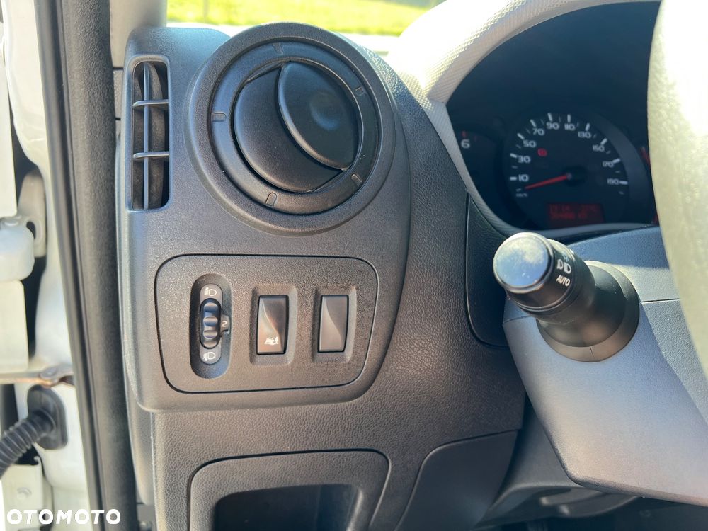 Nissan NV400 - 16