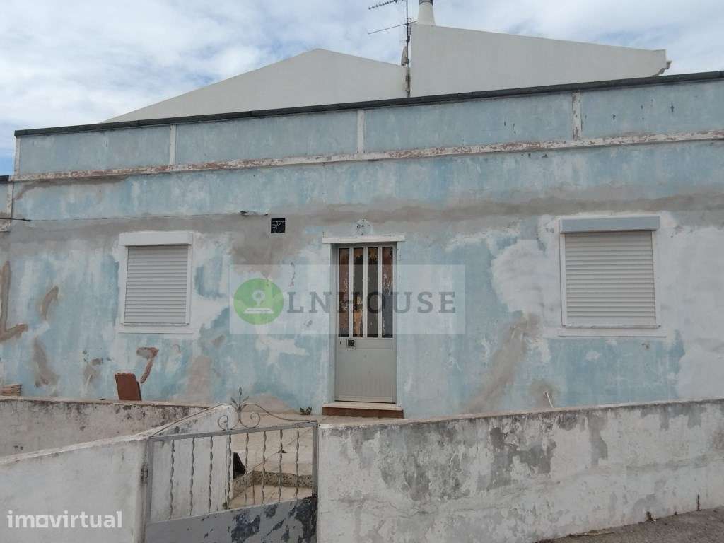 Moradia térrea T2 em remodelação com garagem, pátios e horta, Odele... - Grande imagem: 2/39