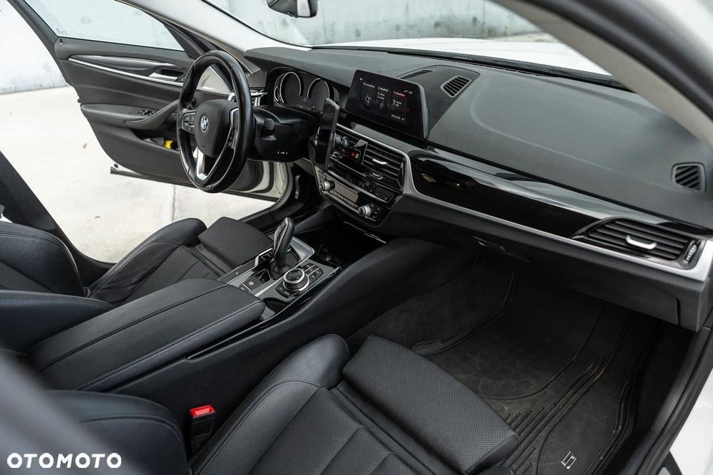 BMW Seria 5 518d Sport Line sport - 25