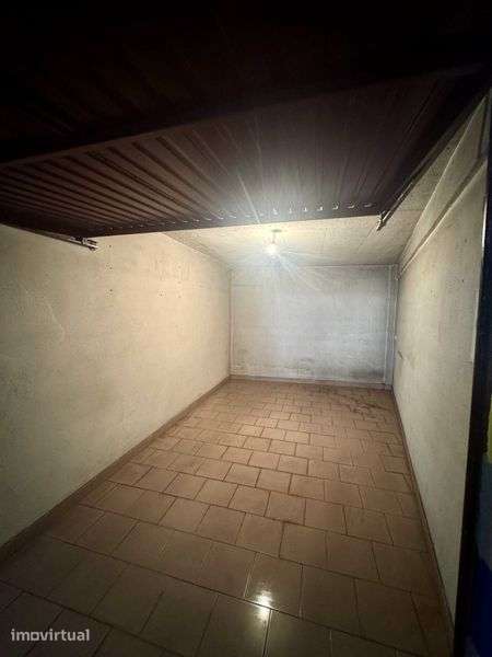 Aluga-se Garagem individual Brandoa - Grande imagem: 3/7
