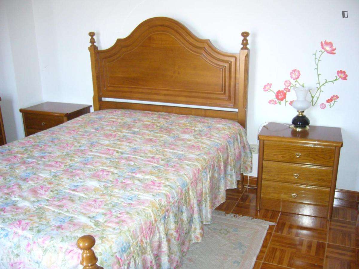 Quarto - localizado em Almada Lisbon - Grande imagem: 3/6