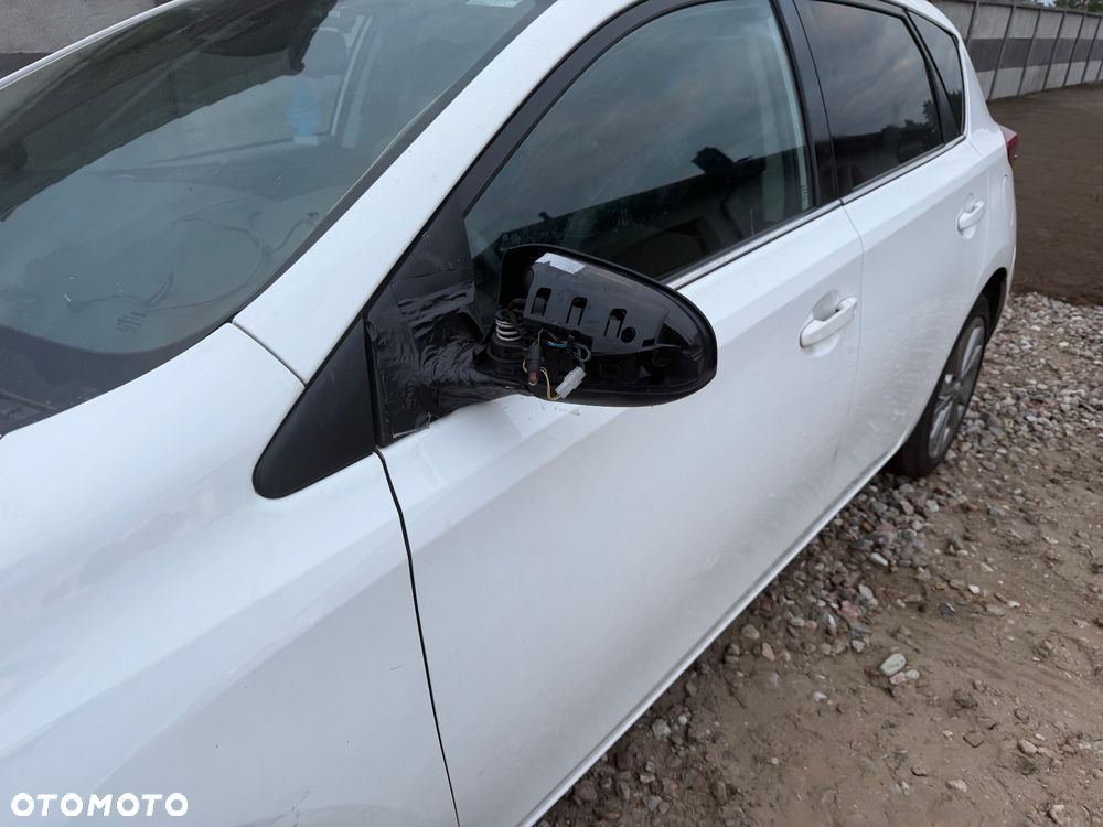 Toyota Auris 1.8 HSD Luna - 16