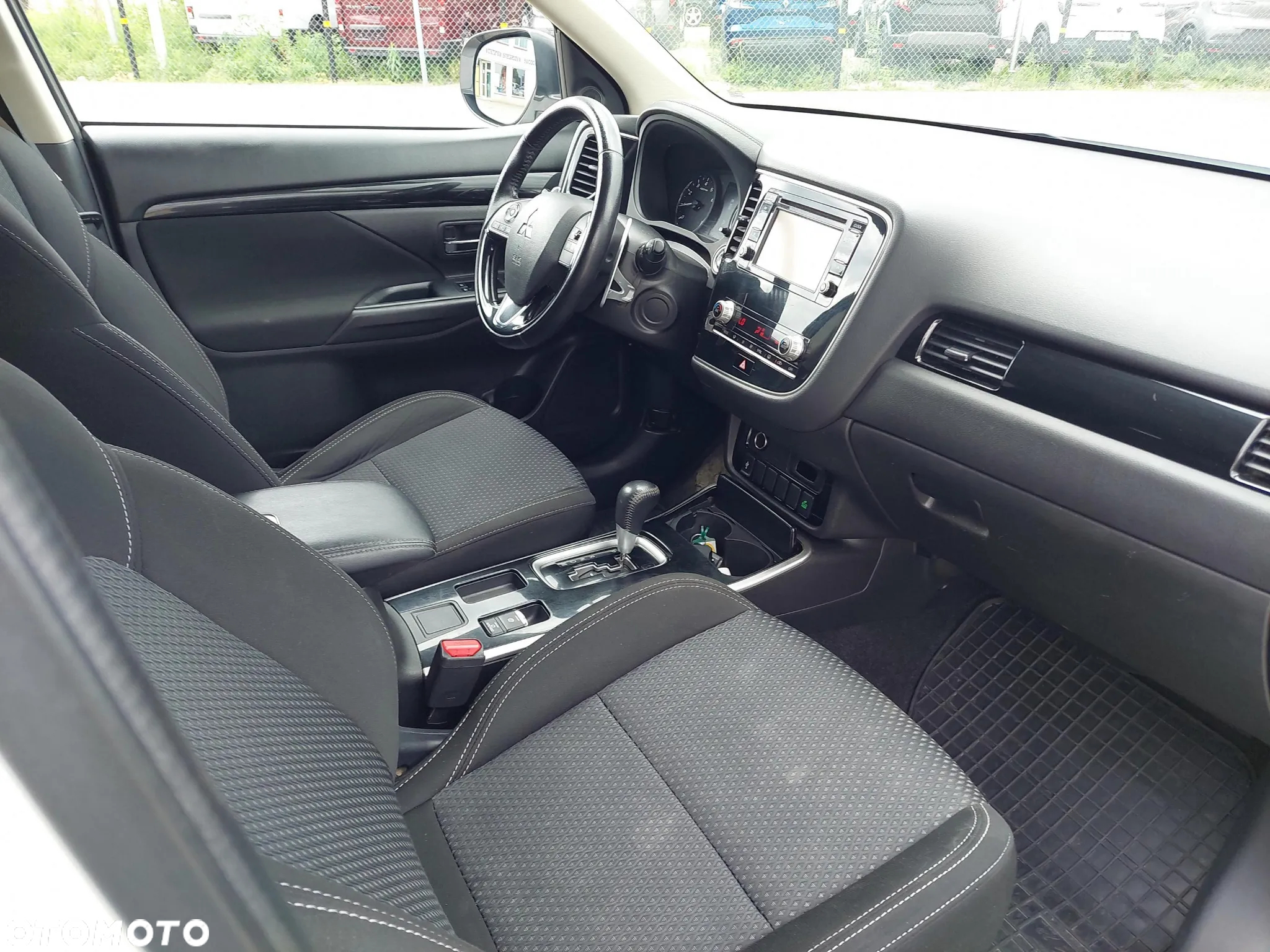 Mitsubishi Outlander 2.0 Intense 2WD CVT - 25
