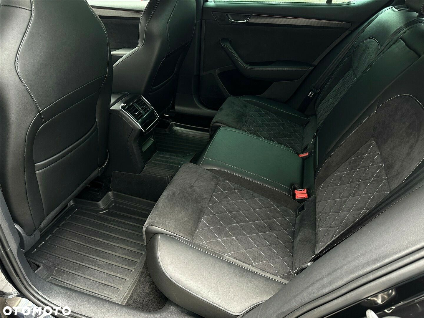 Skoda Superb 2.0 TDI SCR Sportline DSG - 11