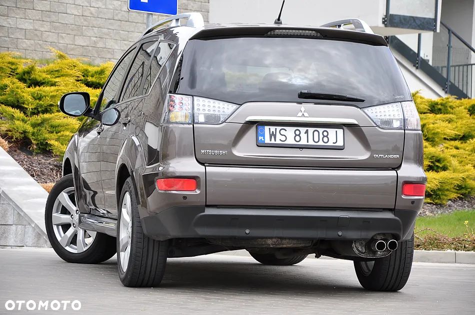 Mitsubishi Outlander - 10