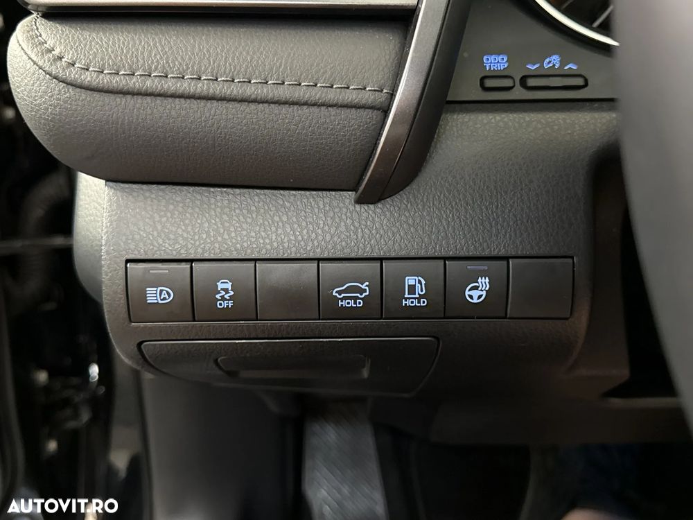Toyota Camry - 16