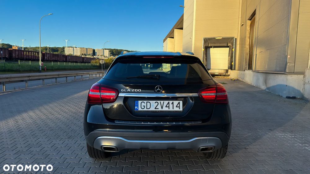 Mercedes-Benz GLA 200 7G-DCT - 4