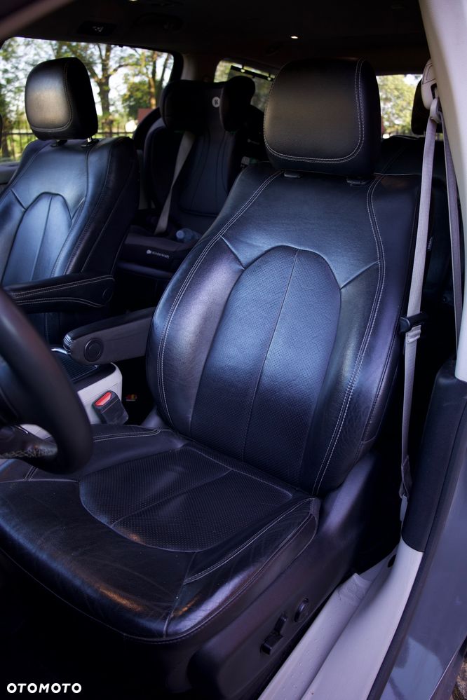 Chrysler Pacifica - 15