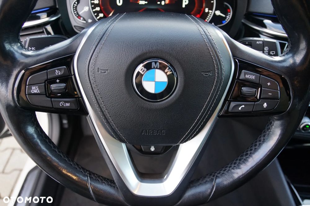 BMW Seria 5 520d xDrive Sport Line - 26