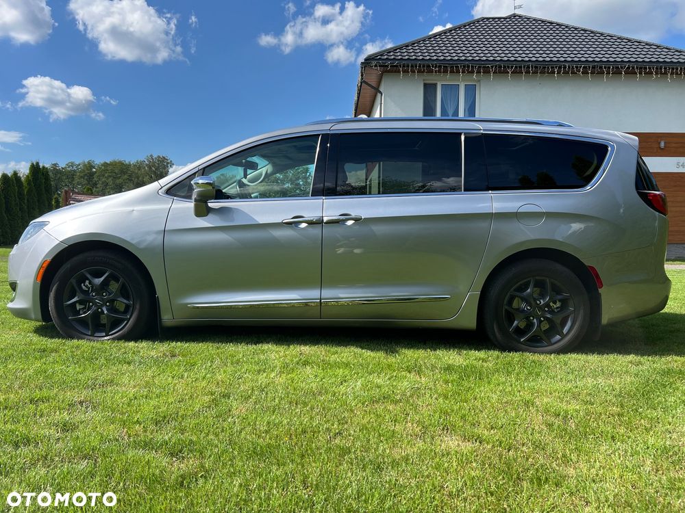 Chrysler Pacifica - 1