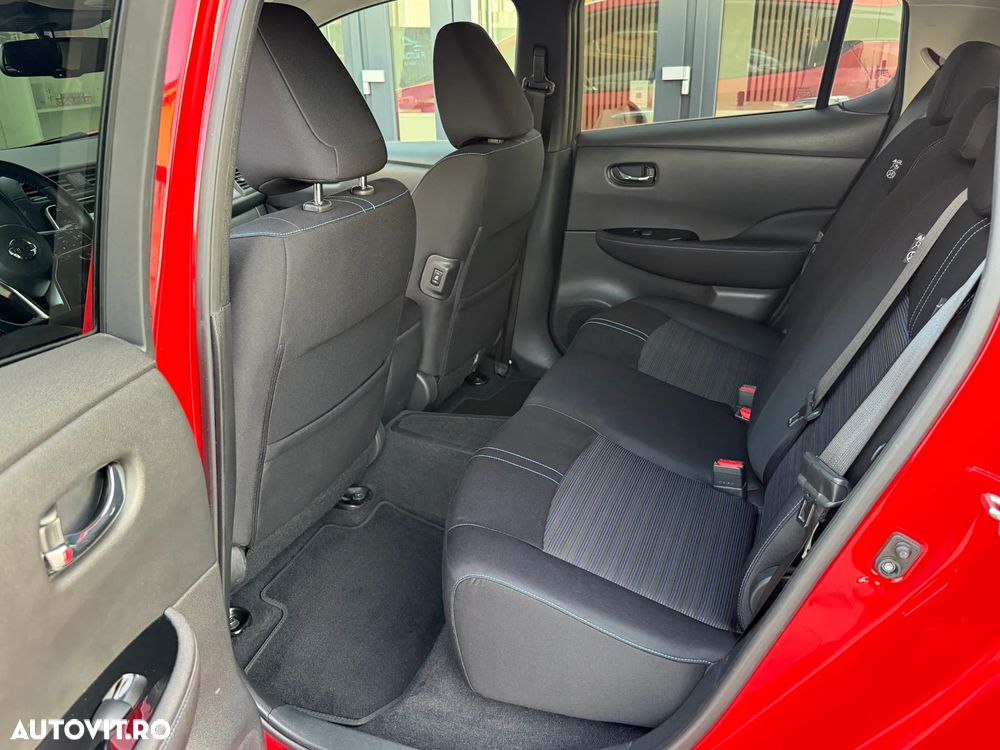 Nissan LEAF 40 kWh N-Connecta - 11