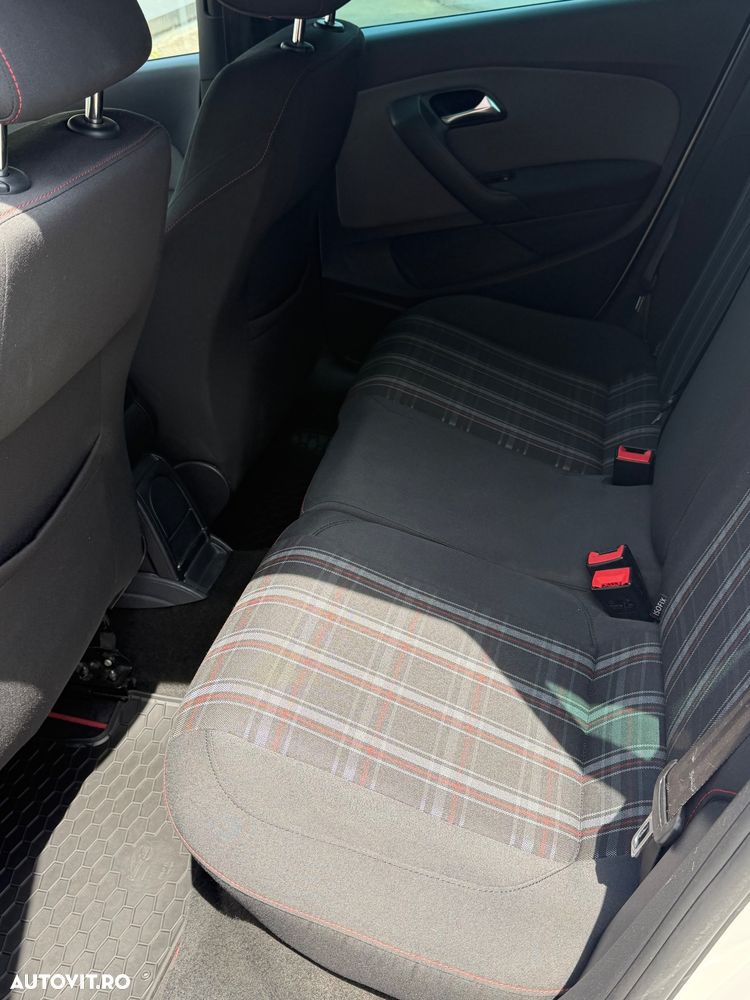 Volkswagen Polo 1.4 DSG GTI - 11