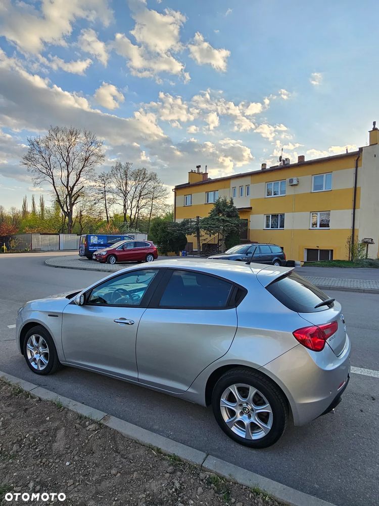 Alfa Romeo Giulietta 1.6 JTDM 16V - 5