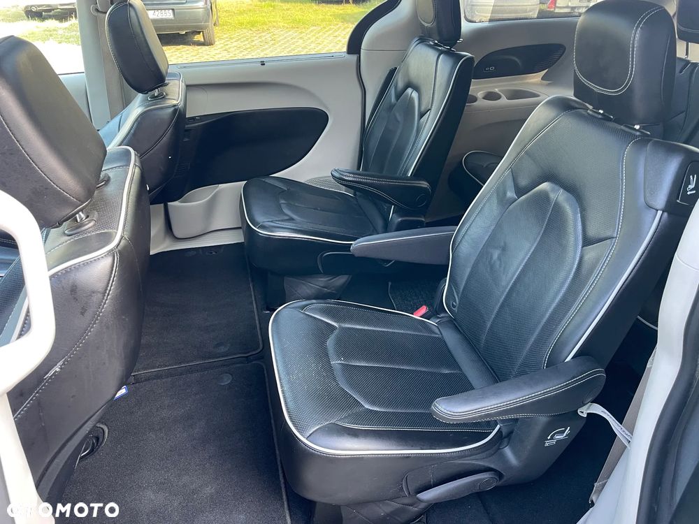 Chrysler Pacifica - 7