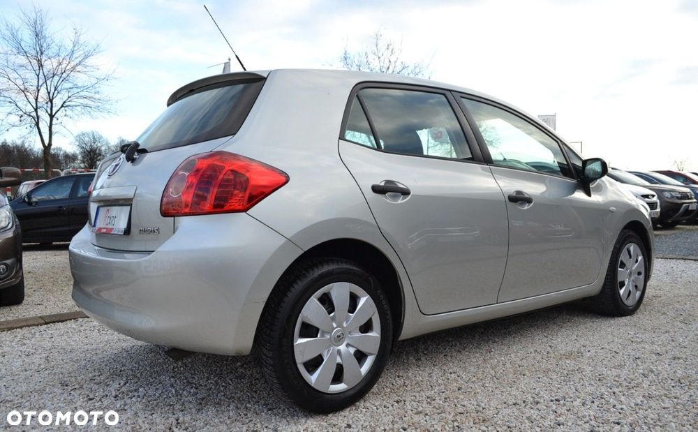 Toyota Auris 1.33 VVT-i Terra - 17