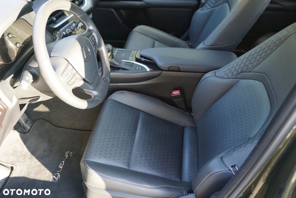 Lexus UX - 14