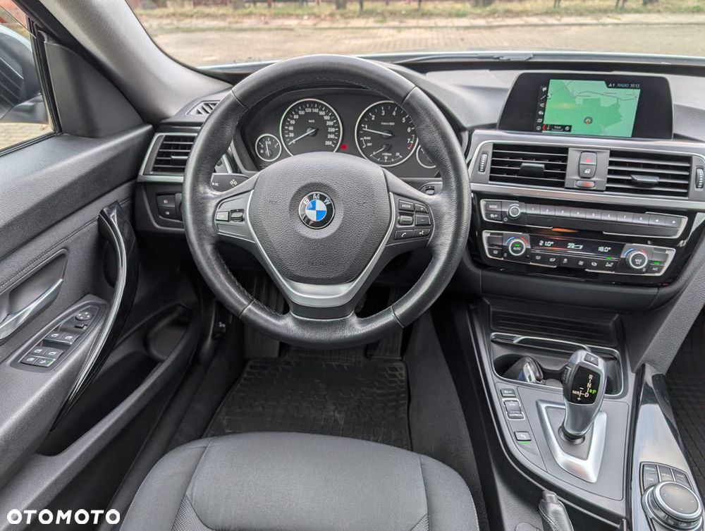 BMW 3GT 320i GPF Business Edition - 18