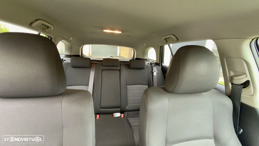 Toyota Avensis SW 2.0 D-4D - 11