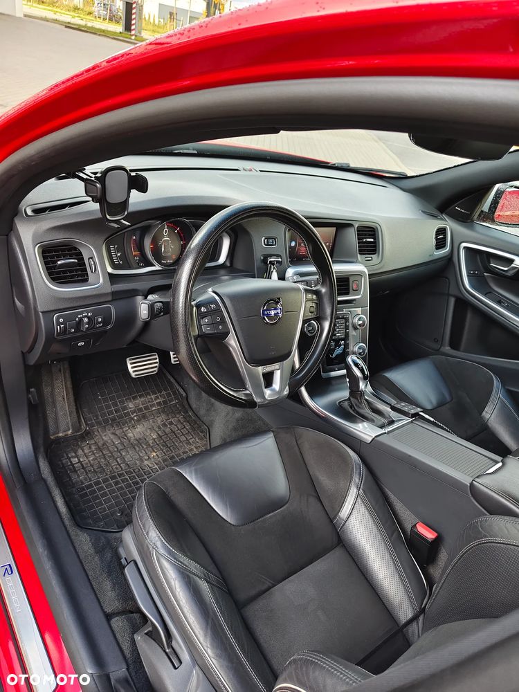 Volvo V60 D4 R-Design - 4