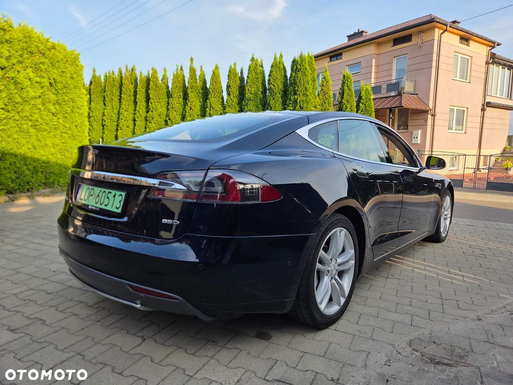 Tesla Model S 85 D - 15