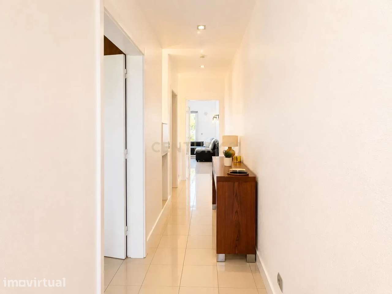 Apartamento T1 com Vista Mar em Localização Privilegiada - Grande imagem: 2/24