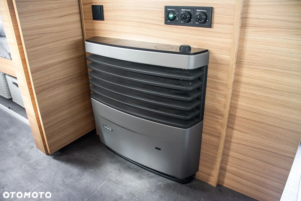 Dethleffs 730FKR Camper - 19