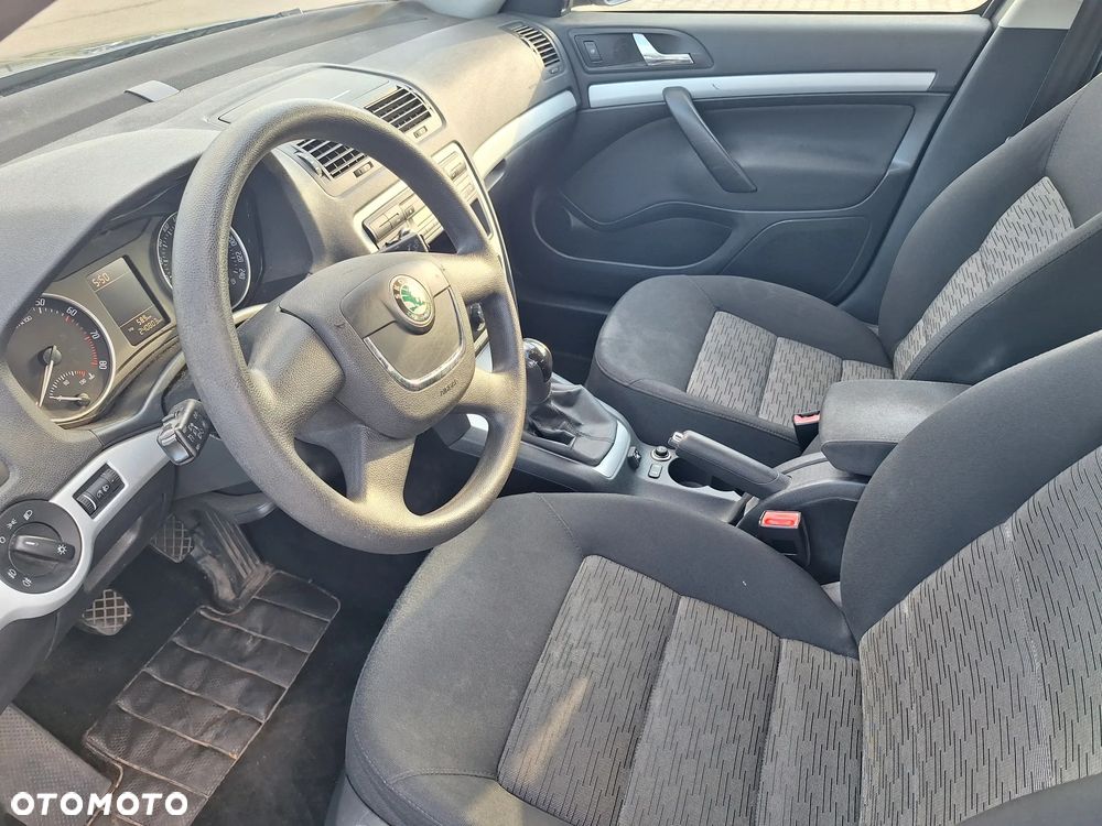 Skoda Octavia 1.6 Combi Ambiente - 8