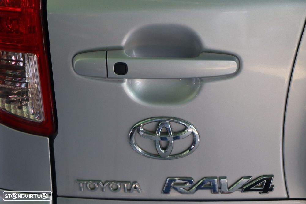 Toyota RAV4 2.2 D-4D X - 26