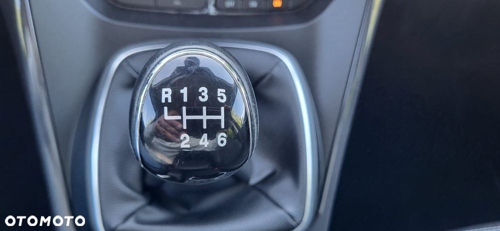Ford Kuga 1.6 EcoBoost 2x4 Titanium - 37