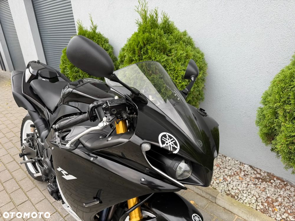 Yamaha R1 - 9