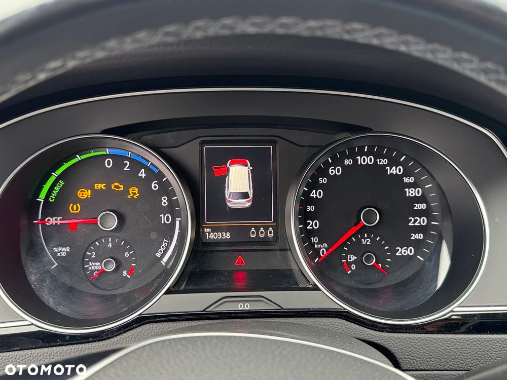 Volkswagen Passat - 23