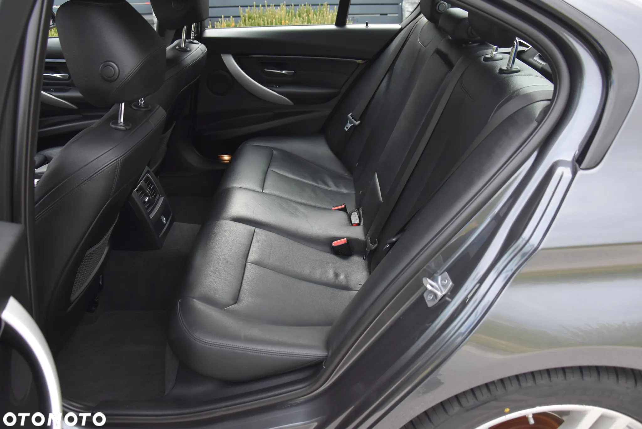 BMW Seria 3 320i Edition M Sport Shadow - 28
