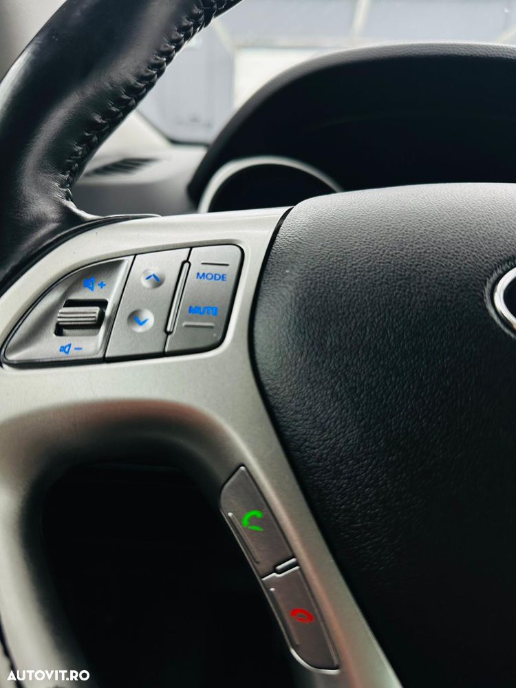 Hyundai ix35 1.7 CRDI 2WD blue Finale Gold - 27