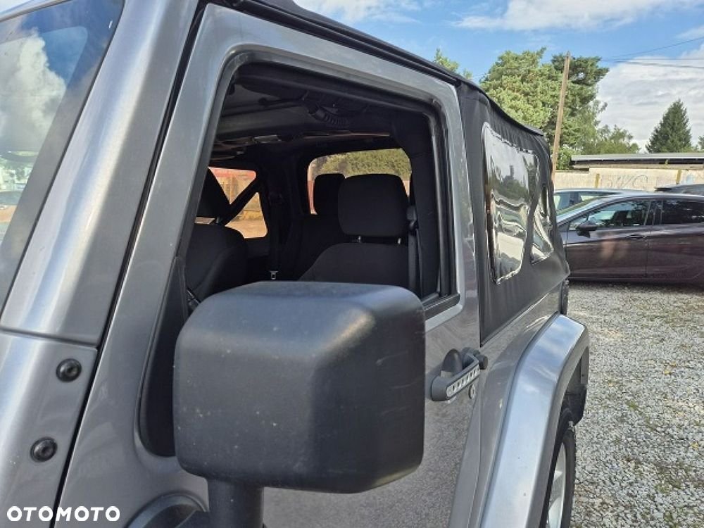 Jeep Wrangler - 12