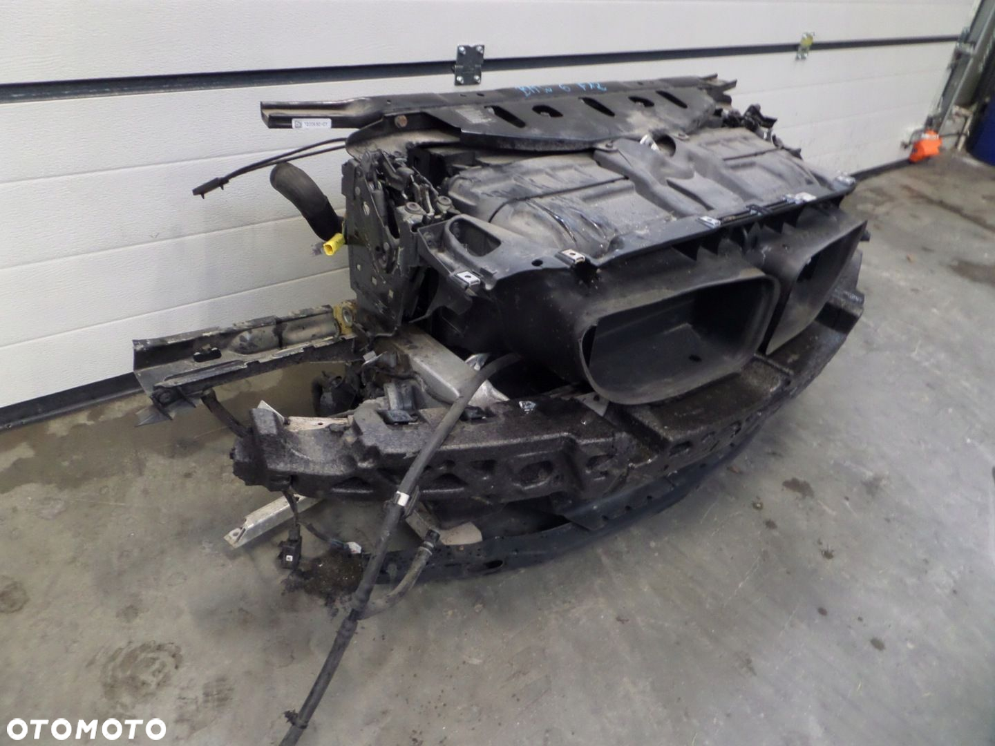BMW F12 PAS PRZEDNI CHŁODNICE 640i 320 PS LCI - 2